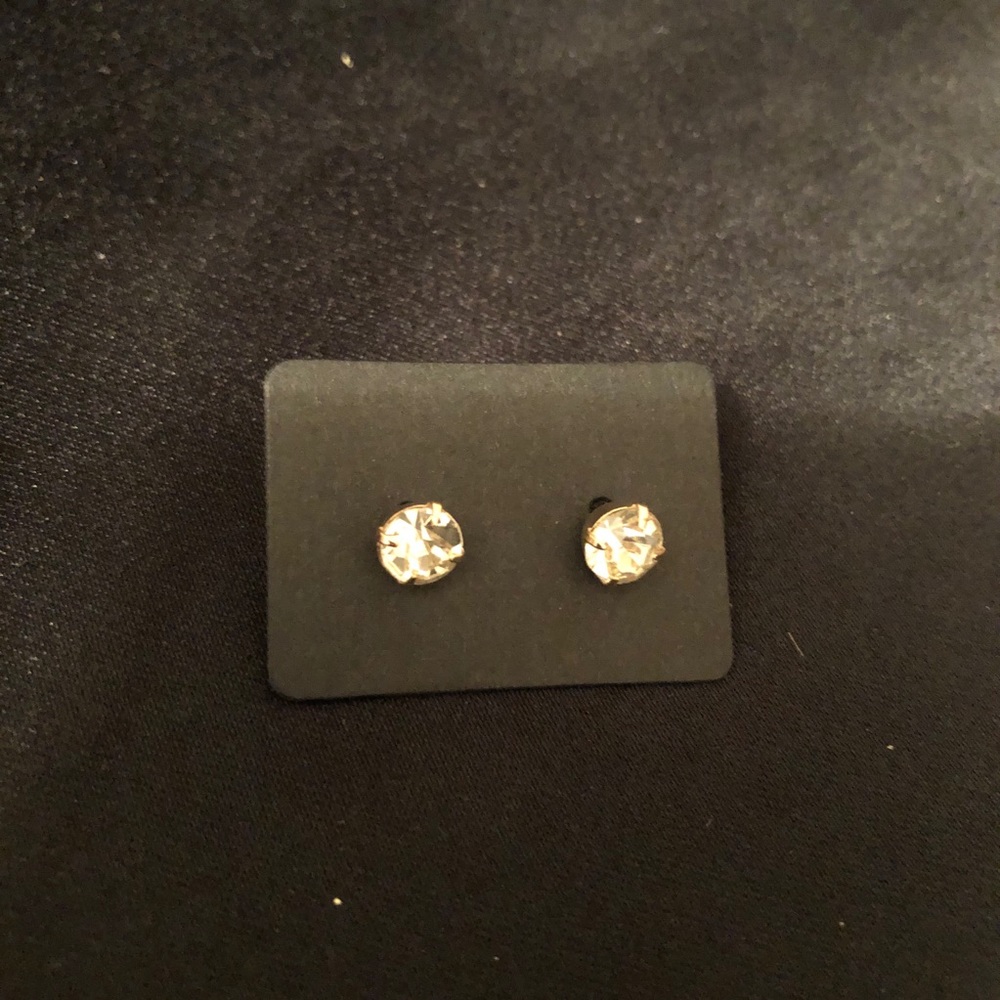3/$10 🛍 Earrings